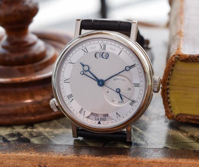 The iconic blue Breguet hands are ensure the optimum legibility.