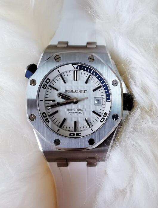 Discount fake Audemars Piguet watches are driven by the self-winding Calibre 3120 movement.