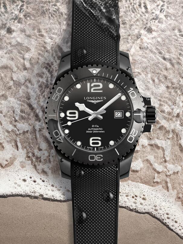 Swiss fake watches are totally in black.